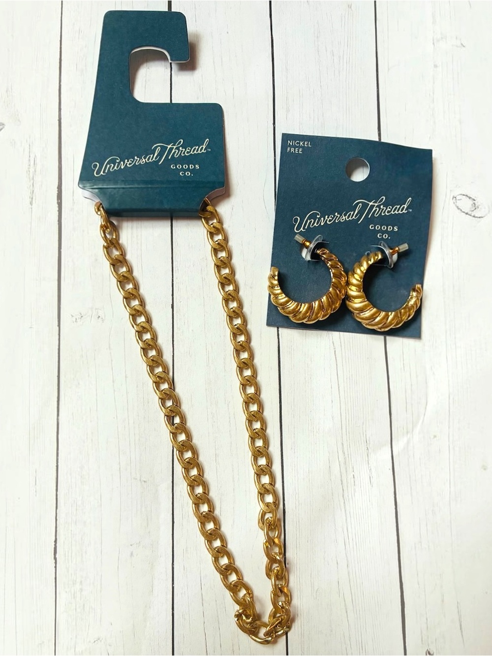 New NWT Universal Thread Gold Curb Chain Necklace with Twisted Hoop Earrings $23